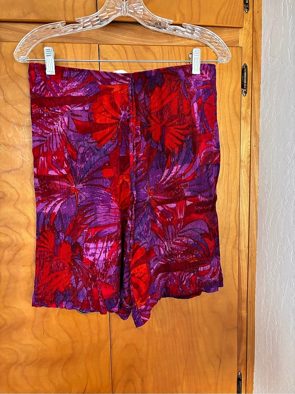 DRAPER'S & DAMON'S tropical floral pool on shorts, purple red size large
